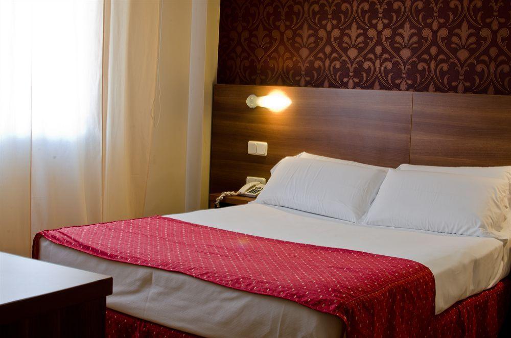 Di' Carlo Otel Madrid Dış mekan fotoğraf