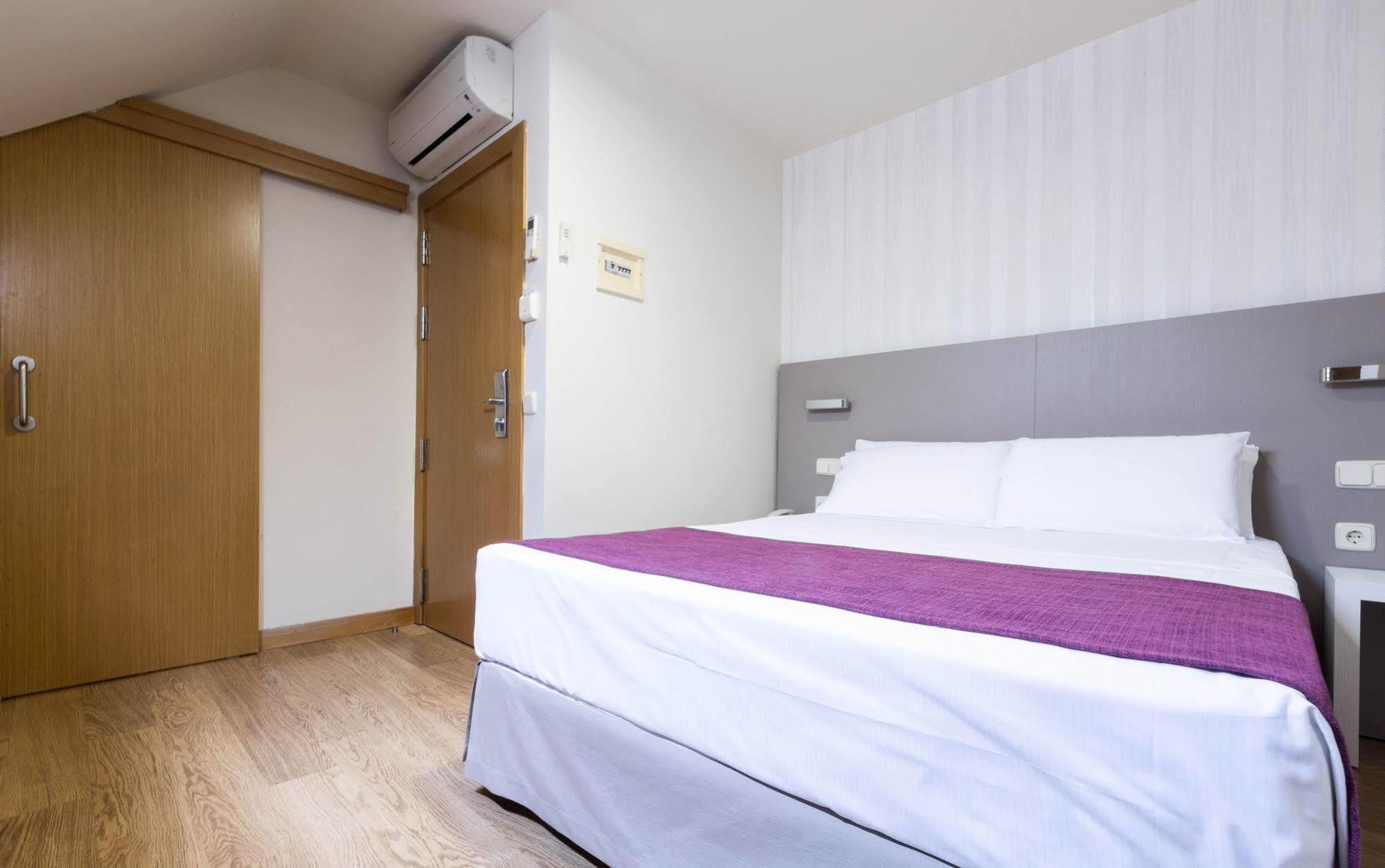 Di' Carlo Otel Madrid Dış mekan fotoğraf